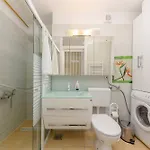 Apartma Angela شقة *